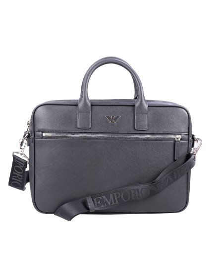 Shop EMPORIO ARMANI  Borsa: Emporio Armani borsa business in pelle rigenerata saffiano placchetta aquila ASV.
Pelle rigenerata
Saffiano.
Placchetta aquila.
Doppio manico rigido.
Chiusura con zip.
Tasca frontale con zip.
Tracolla logata removibile.
Fascia di supporto per trolley.
Adatta per custodire: telefono, portafoglio, portacarte, pc da 15 pollici, documenti.
Composizione: 53% Poliammide 47% Poliestere.
Made in China.. Y4P119 Y138E-81072